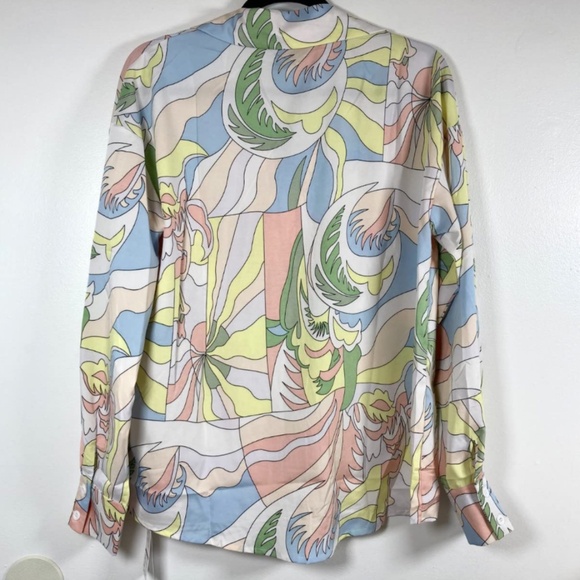 Beautiful Trendy Hawaiian Blouse - Picture 3 of 3